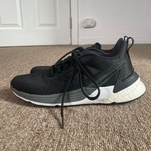 US 7 Womens Adidas Response Supers